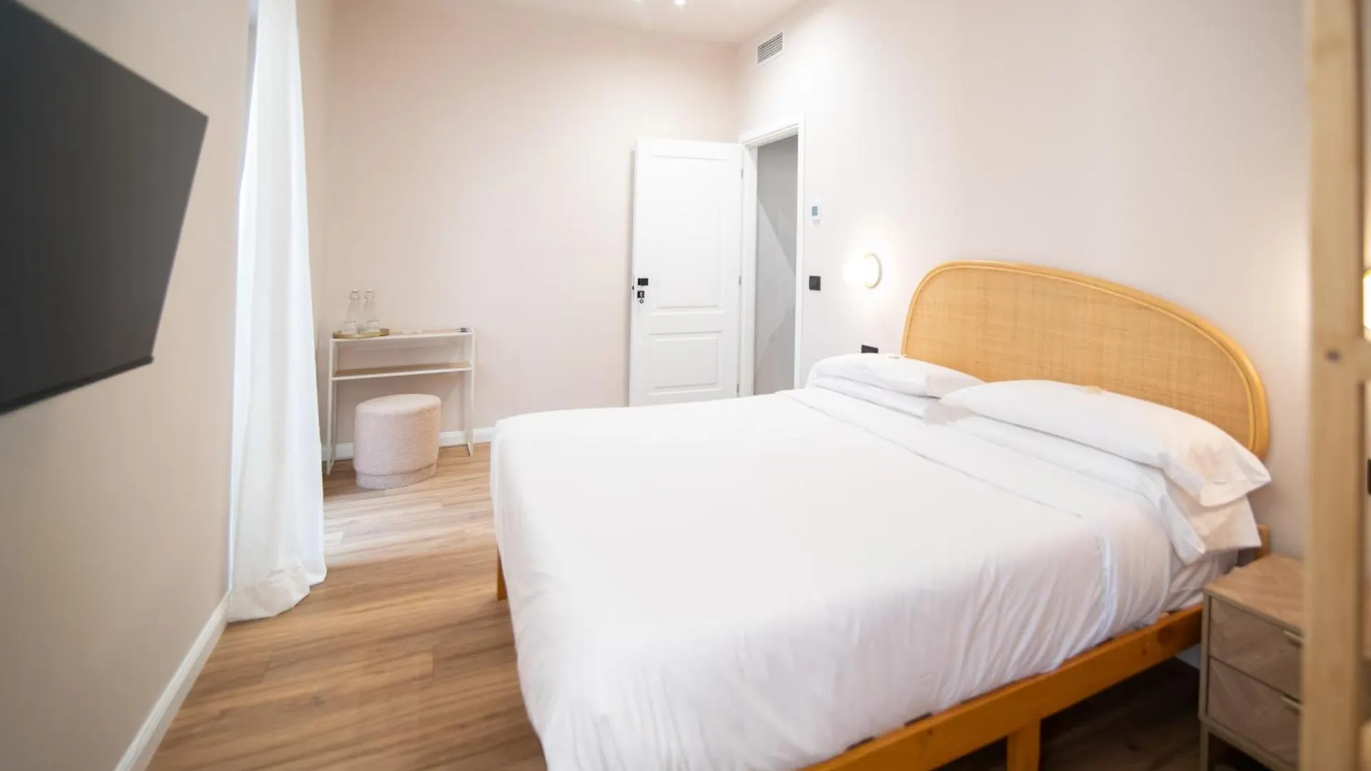 Albium Hotel 알벤가